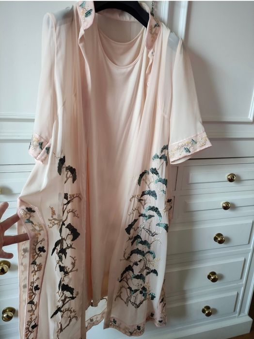 Conjunto Elegante de Duas Peças com Bordados Florais Exclusivos