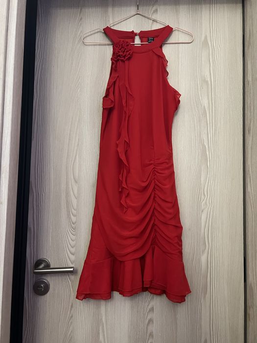 Vestido SHEIN vermelho com flor