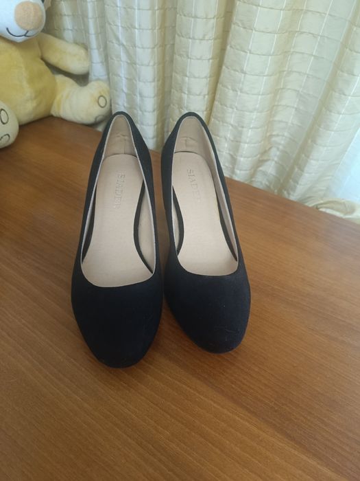 Czółenka czarna z perłami