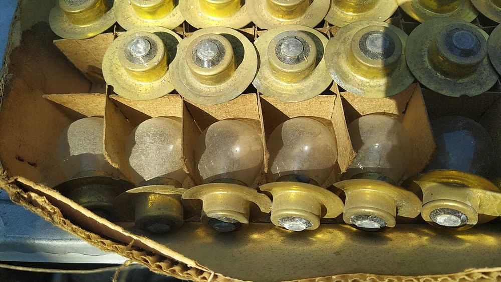 Лампы накаливания 12v 40w. новые. подойдут в инкубатор.