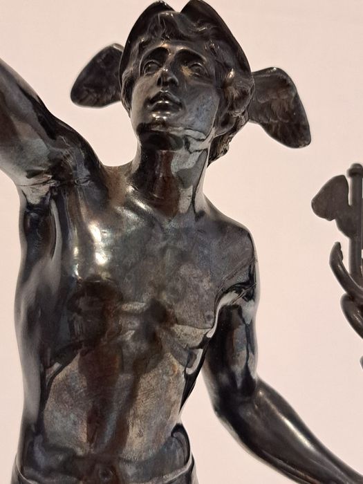 Escultura em bronze (mercurio voador)r