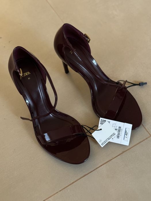 Босоніжки лакові Zara