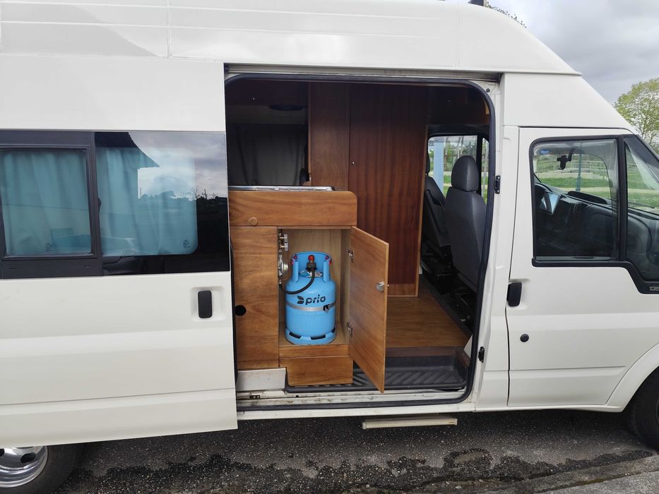 Vendo autocaravana com interior novo a estriar