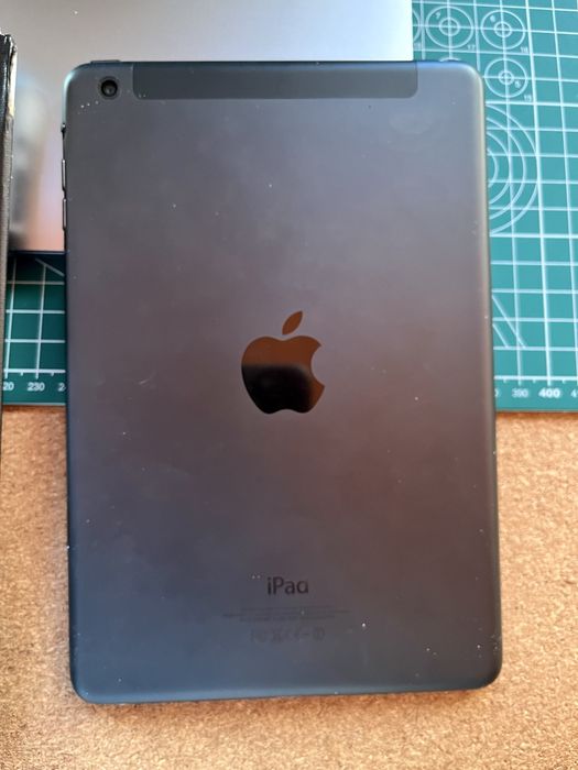 Ipad mini e Ipad 2 com vidros partidos mas a funcionar para peças