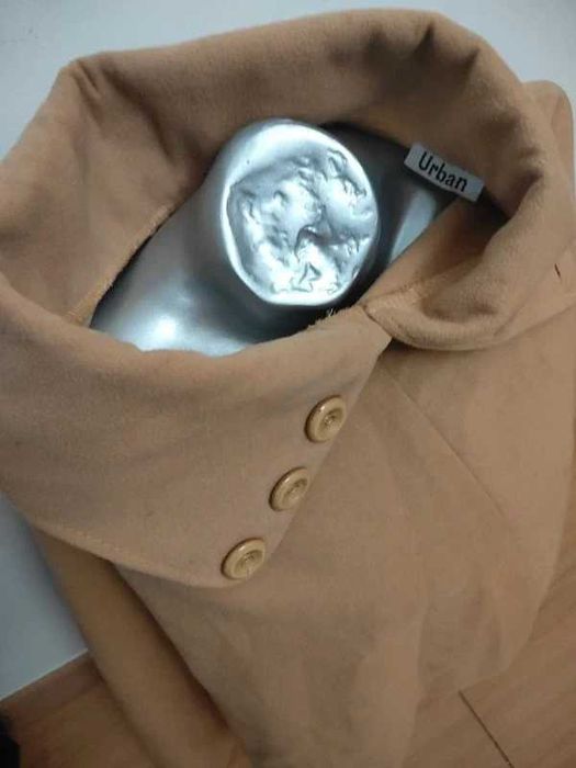 Capa ou poncho de senhora na cor camel