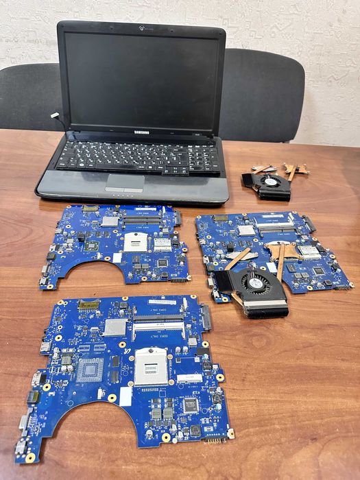 Продам Ноутбук Samsung NP-R540 по запчастинах