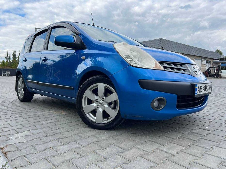 Автомобіль Nissan Note