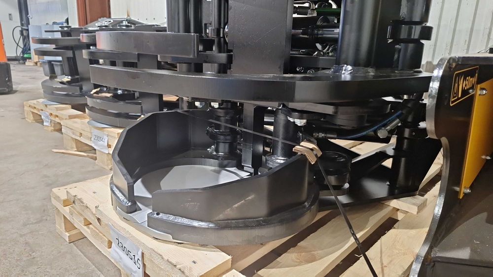 Głowica biomasowa JAK 350R do cięcia  wyrywania drzew