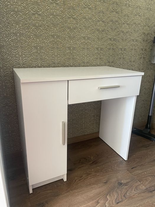 Бʼюті столик білого кольору без дзеркала