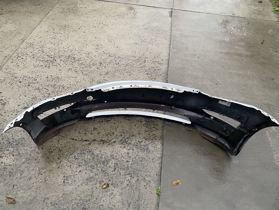 Пердній бампер tesla model 3