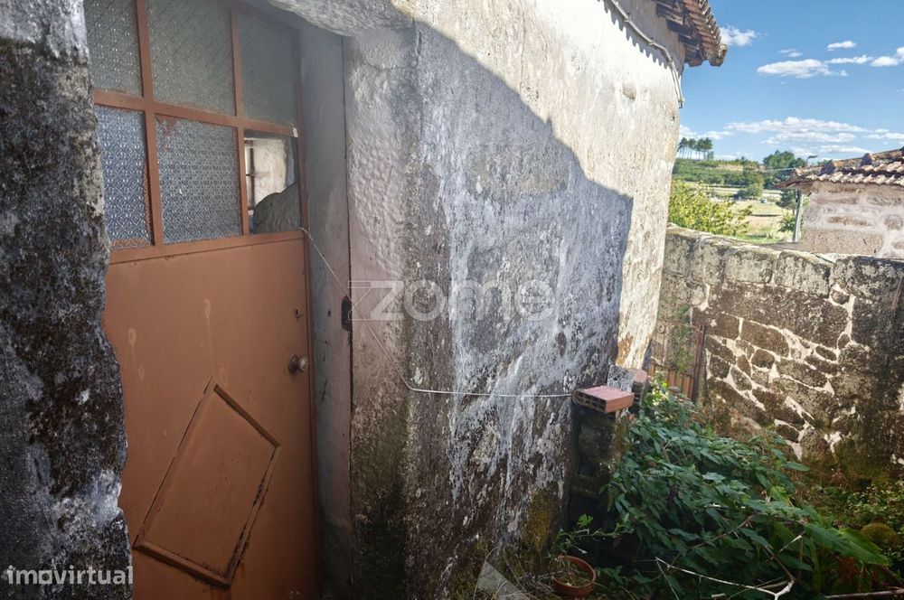 Três Moradias com terreno Pópulo, Alijó