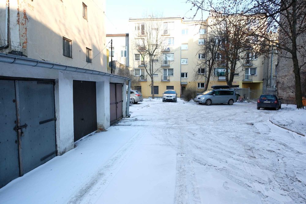 Garaż ul. Wschodnia 41 na zamykanym podwórku