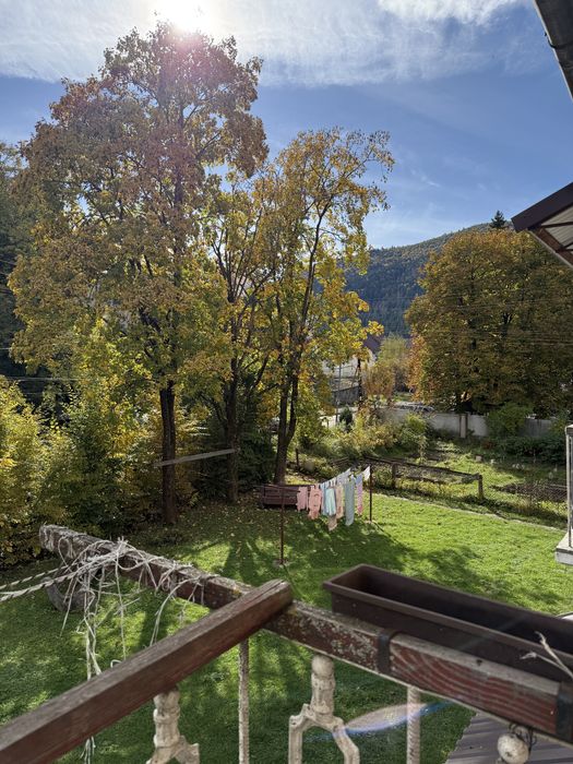 Продаєтья квартира  з діючим камином в центрі смт. Міжгірʼі