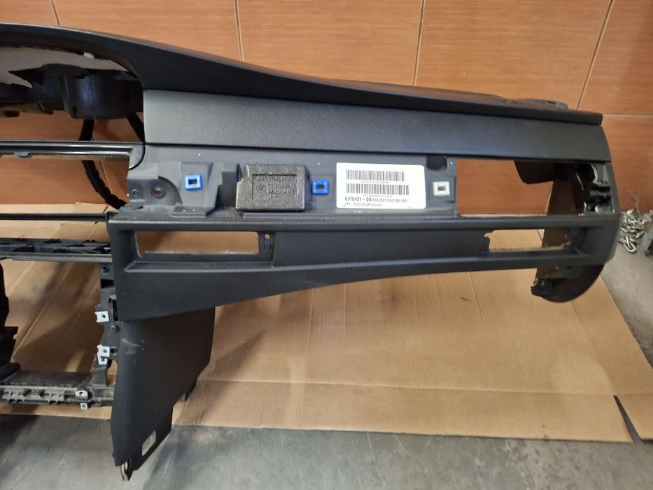 Deska Kokpit Lift BMW E60 Czarna Cup holdery