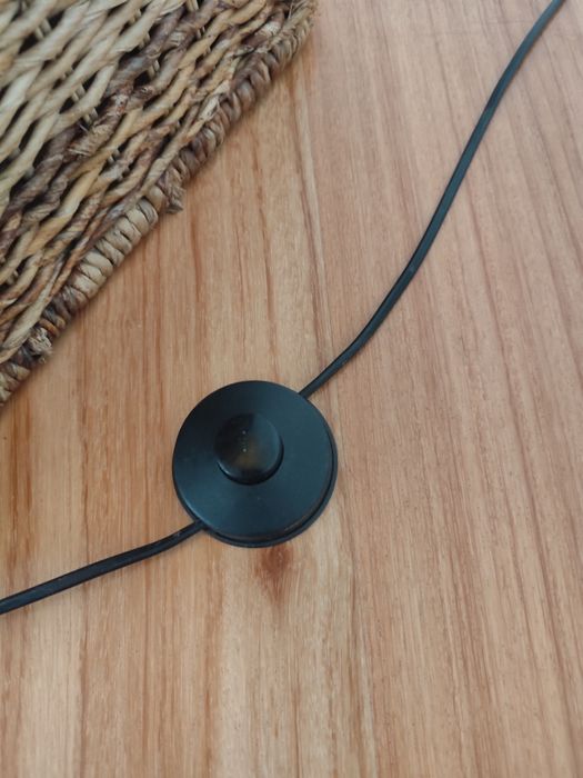 Candeeiro em Rattan com Abajur em Linho - Estilo Natural e Elegante