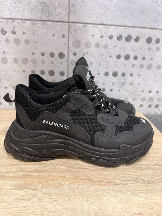 Balenciaga triples rozmiar 40 wkładja 25 cm.