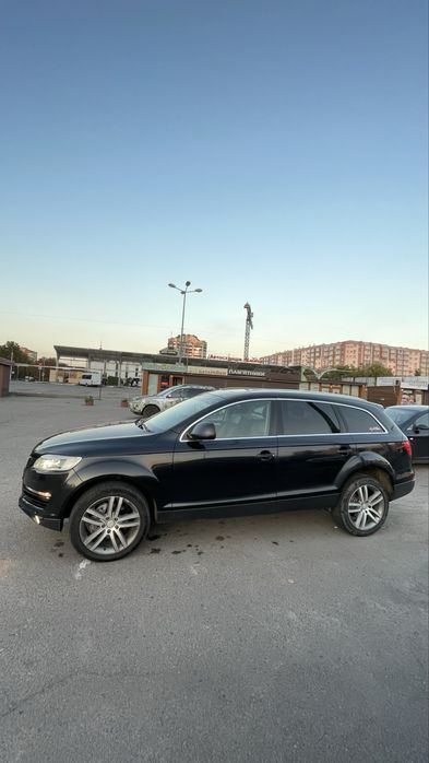Ауді Q7 Нерозмитнена