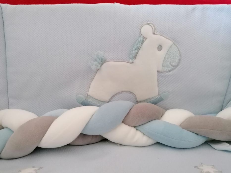 Protetor e edredão para berço ou cama de grades