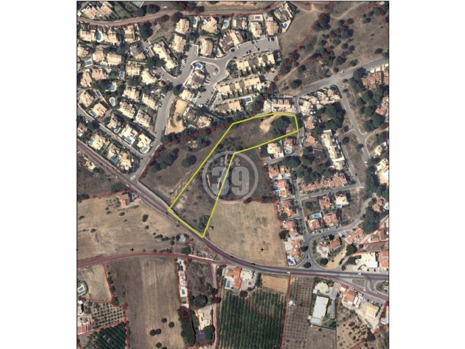 Mixed-use Land Plot of 10,880 m² in Vale Navio – 5 Minutes from the Beach...