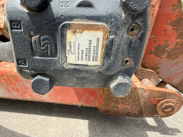 taśma zdawcza materiału z napędem hydraulicznym finlay 693