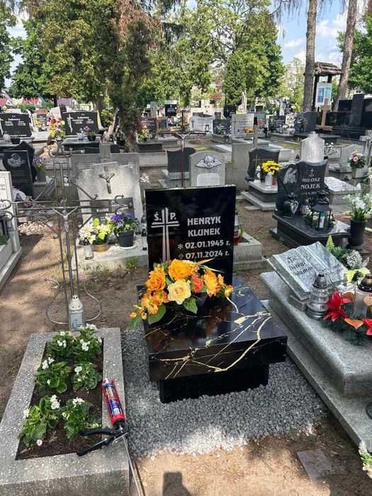 Nagrobek urnowy FAT, kompozyt 1760zł. Montaż w całej Polsce.