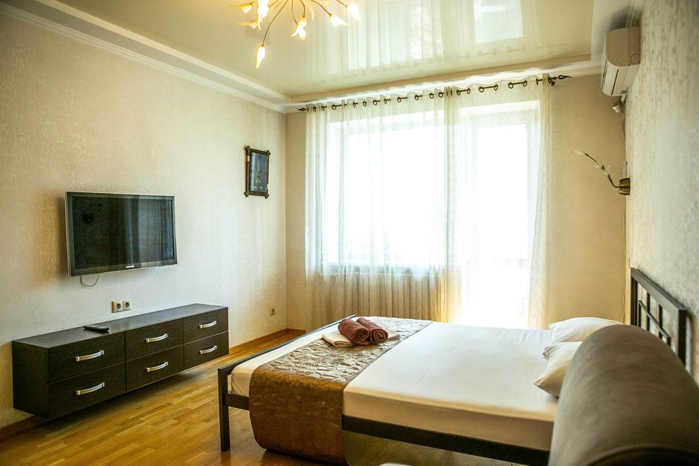 Сдам посуточно квартиру на Победе возле больницы ( понедельно)