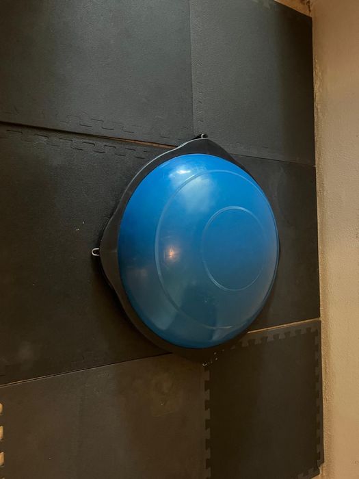 Bosu balance trainer