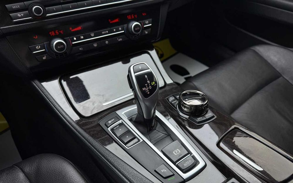 BMW 520I 2012 року