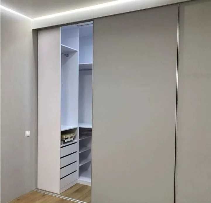 Гардероби, шафи-купе, системи зберігання під ключ. Прорахунок по тел.