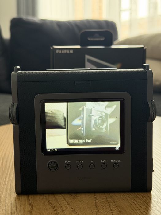 Камера миттєвого друку Fujifilm Instax Wide Evo стан нової