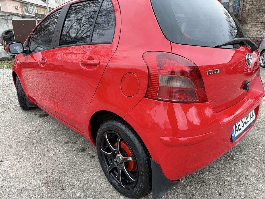 Продам тоета ярис на автомате в отличном состоянии