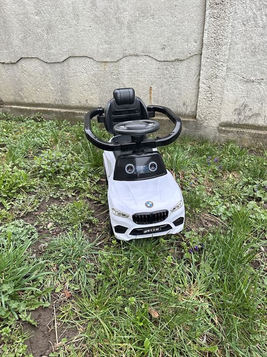 Машина толокар для дітей