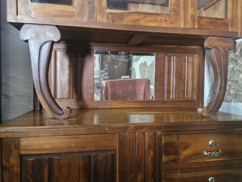 Cristaleira antiga para restauro