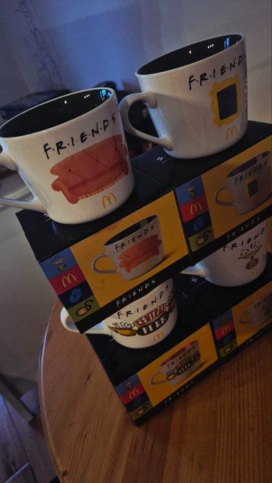 Zestaw 4 kubków Friends z McDonald's – Kolekcjonerskie!