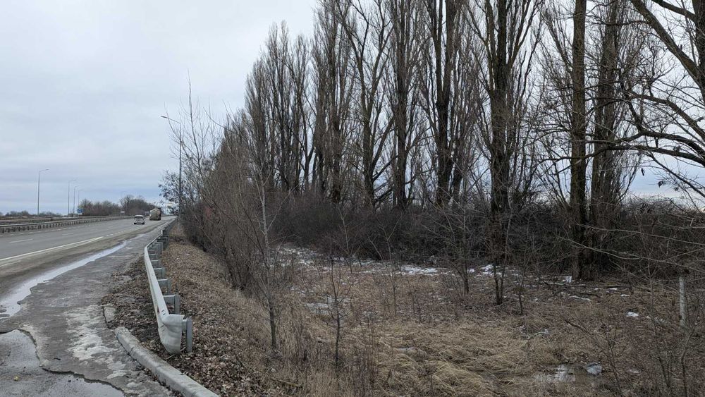 Продається земельна ділянка по трасі Київ - Харків