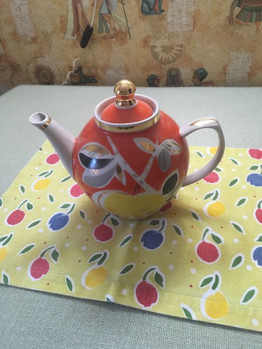 Фарфоровый чайник времен СССР