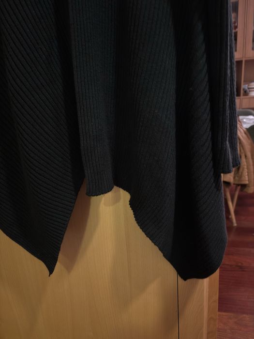 Casaco de malha de linhas modernas.