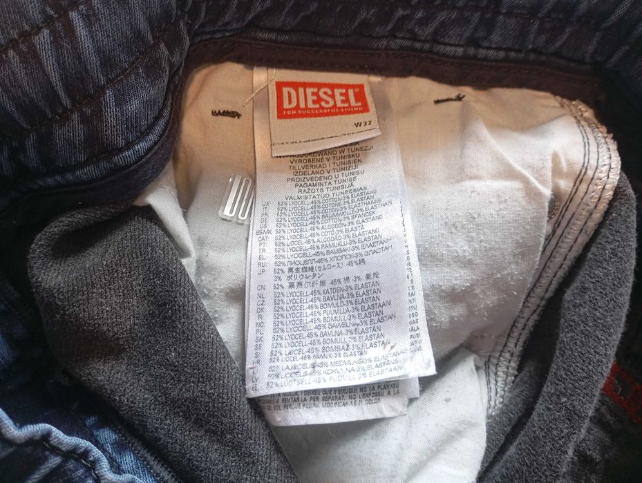Spodnie joggery Diesel D-Strukt Jogg AO9732 068FB-01 (W-32, granatowe, długie, slim-carrot)