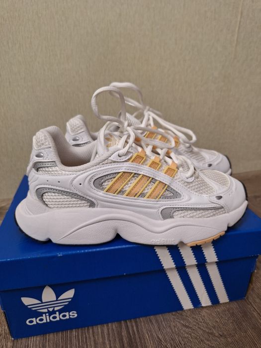Кросівки Adidas ozmillen 37