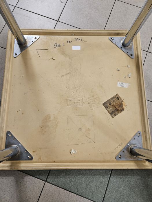 Stoliki kawiarniane / robocze 80x80 cm – metalowe nogi