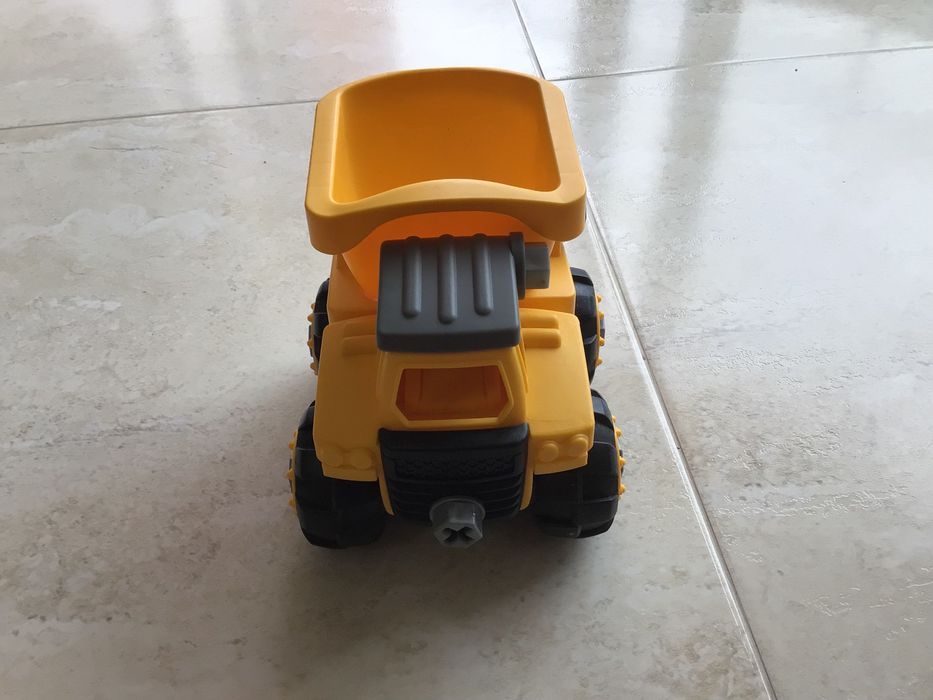 Conjunto de camiões e trator de criança para brincar