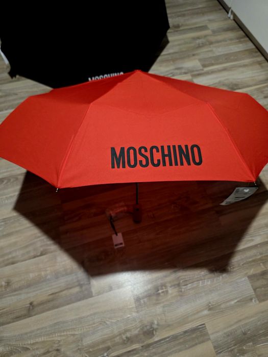 Luksusowy parasol MOSCHINO – intensywna czerwień