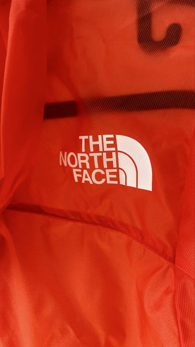 Oryginalna kurtka przeciwwiatrowa The North Face S z kapturem damska