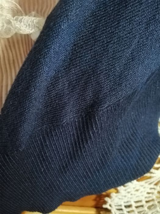 Sweterek. Granatowy 38