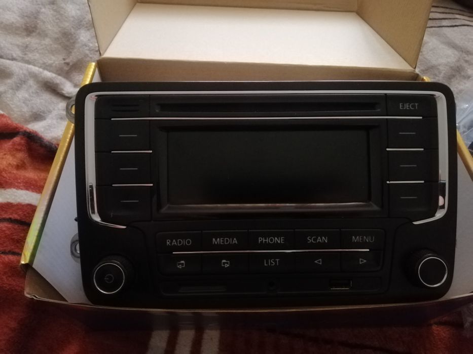 Штатна магнитола RCD 320