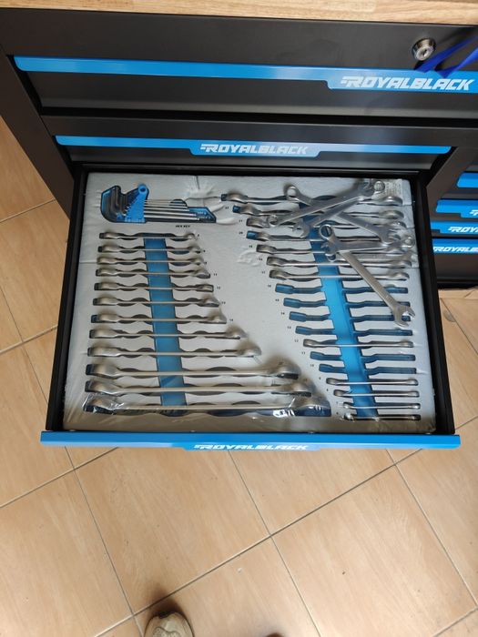 Carrinho de 12 gavetas com 10 gavetas cheias de ferramentas