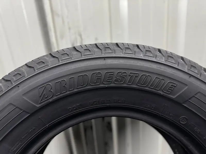 Шини бу 215 70 R15C Bridgestone Duravis