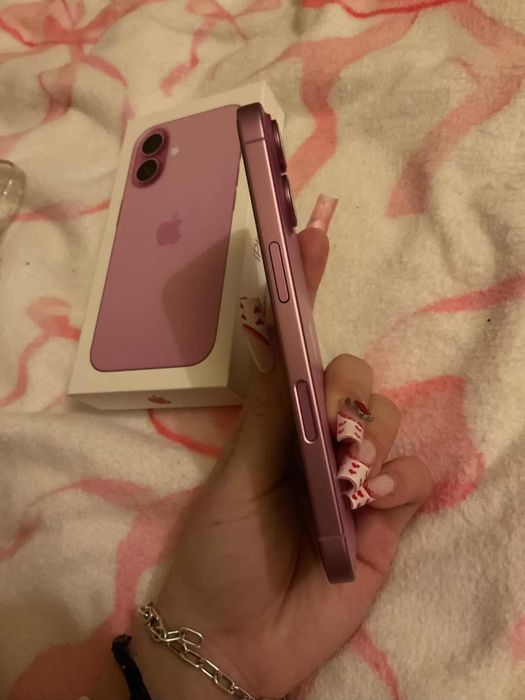 iPhone 16 różowy  128 gb z gwarancją - idealny stan