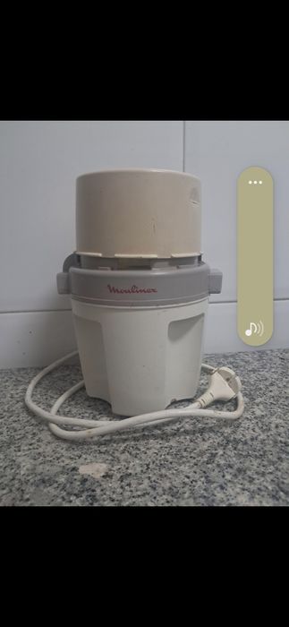 8€ Vendo varinha bosch 1000 whats avariada e picadora, da moulinex avariada,, para peças