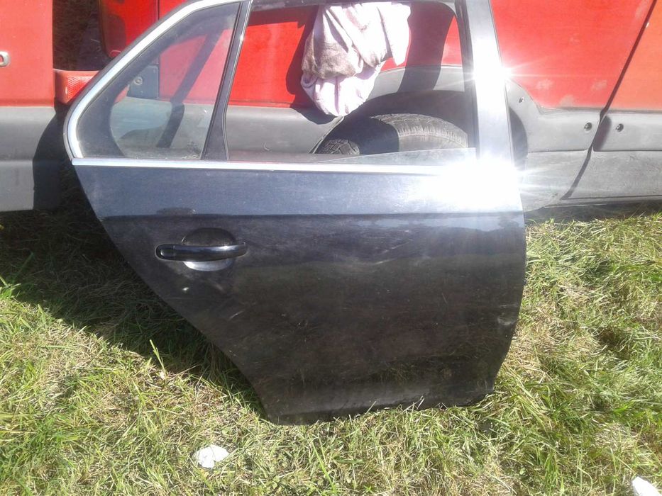 VW Jetta V 5 Drzwi Prawe Tylne Prawy Tył Szyba Tapicerka Podnośnik